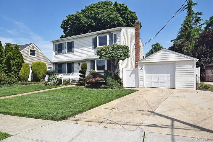 Property Photo:  2663 Cedar Lane  NY 11710 
