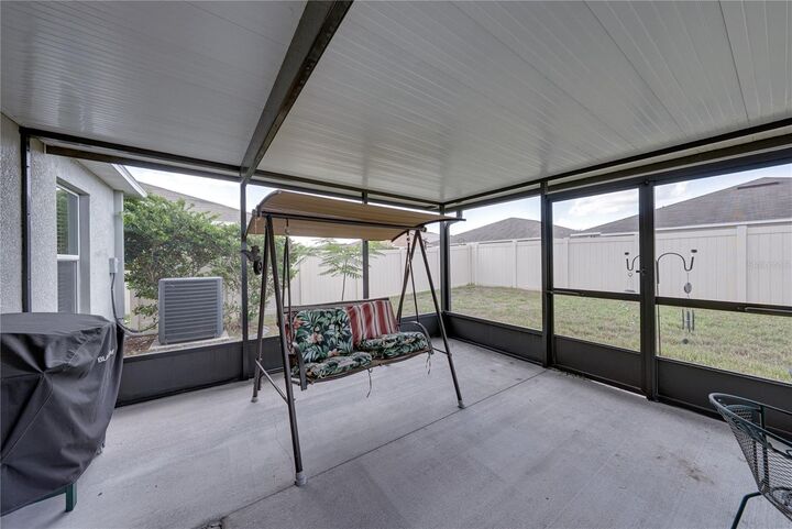 Property Photo: 1613 Redmond Brook Lane FL 33570