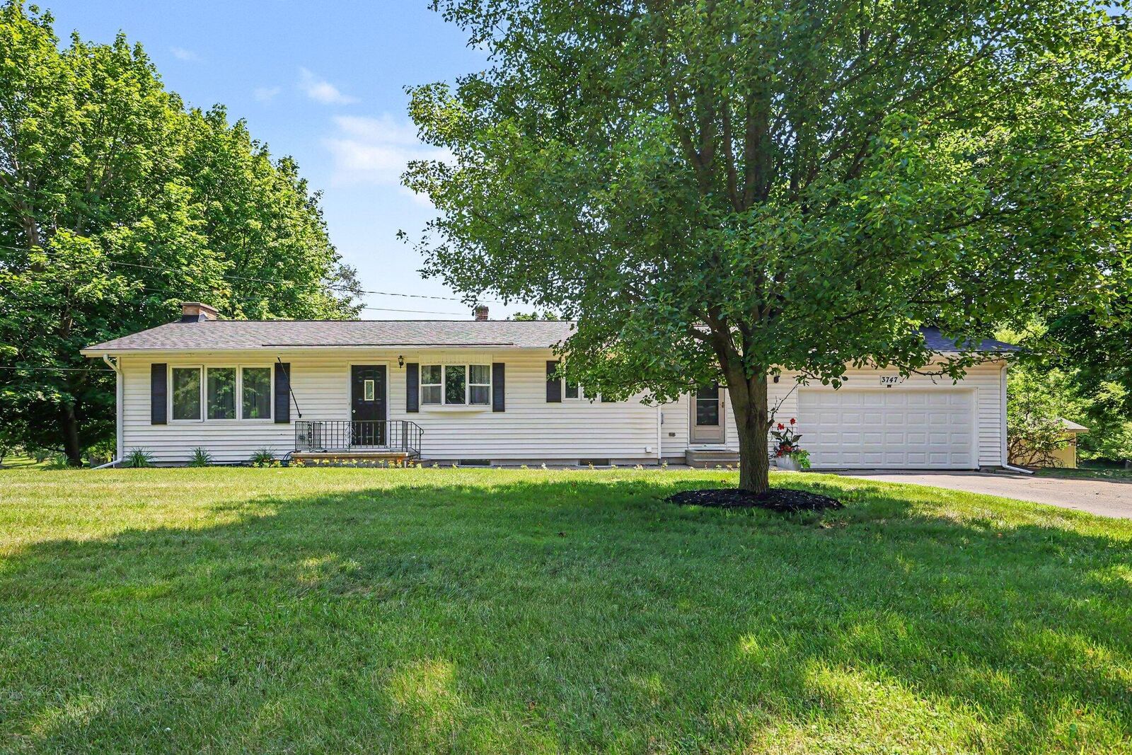Property Photo: 3747 Harshbarger Road MI 49203