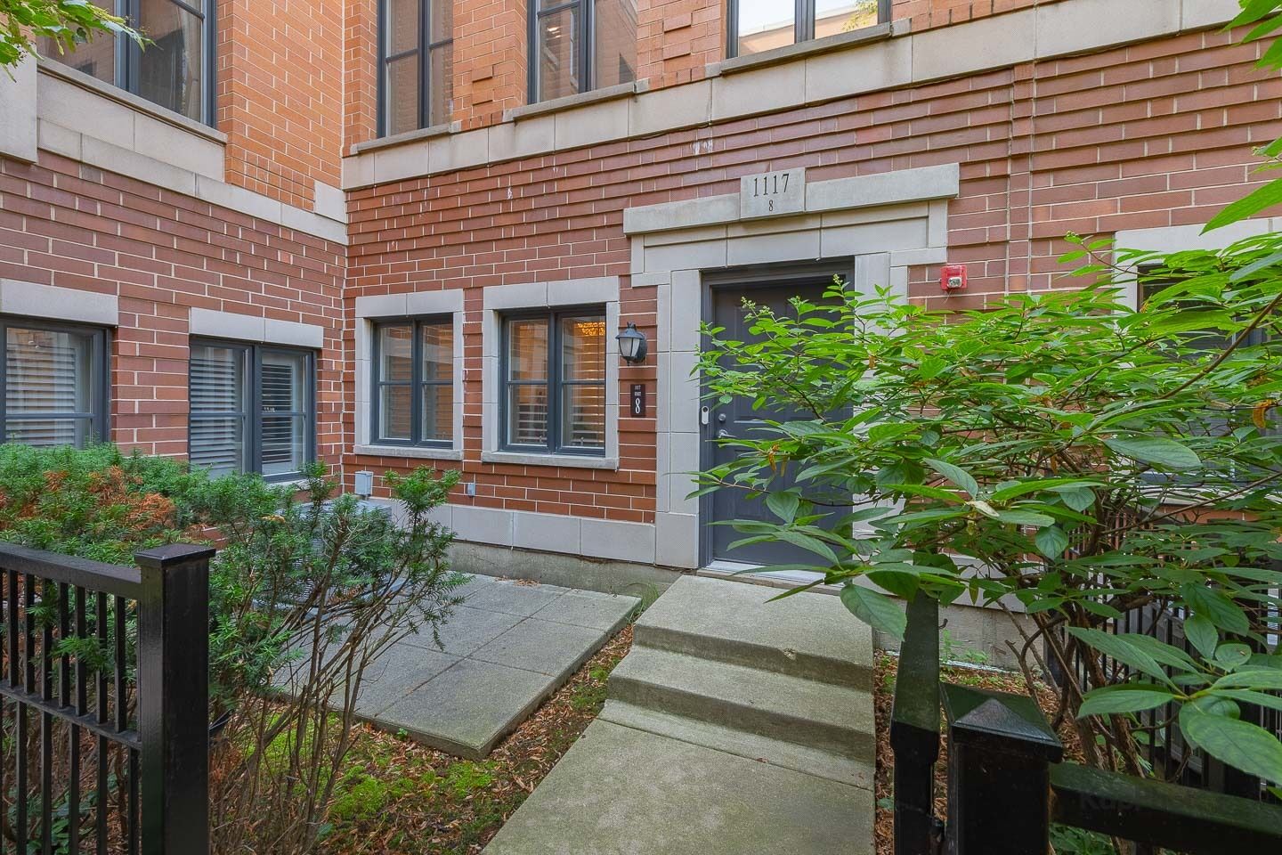 Property Photo:  1117 W Monroe Street 8  IL 60607 