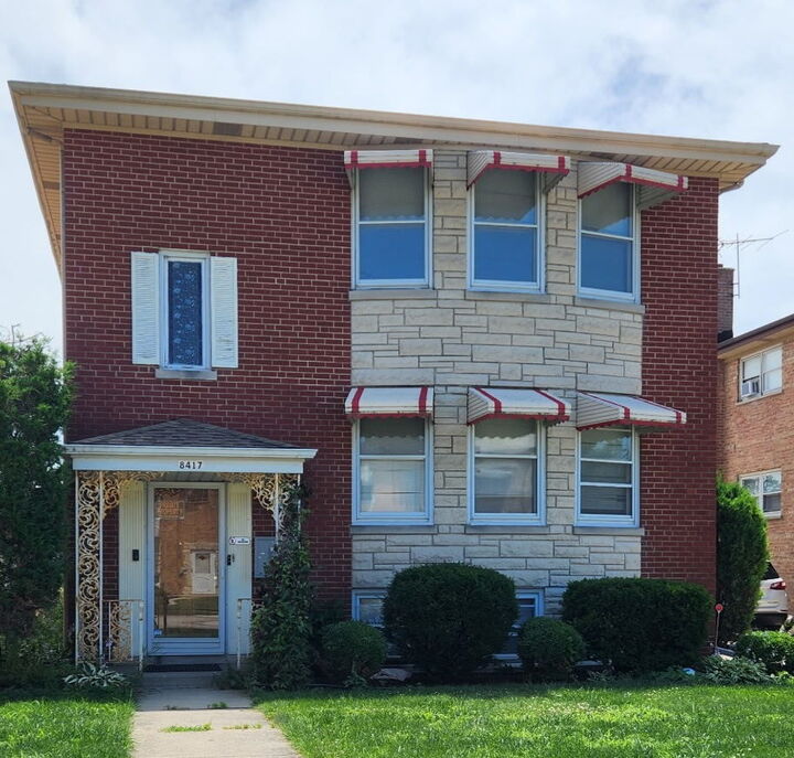 Property Photo:  8417 W Berwyn Avenue 2  IL 60656 