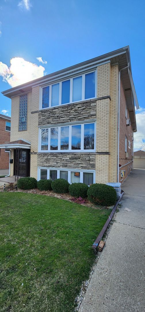 Property Photo:  8465 W Berwyn Avenue 1  IL 60656 