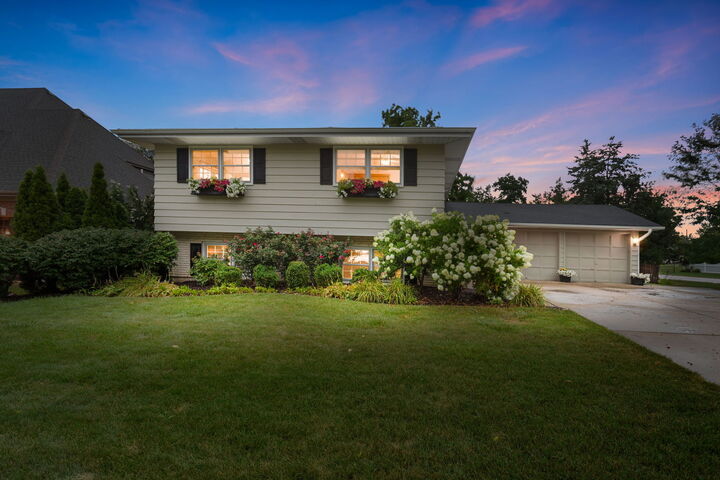 Property Photo:  600 Sherman Street  IL 60515 
