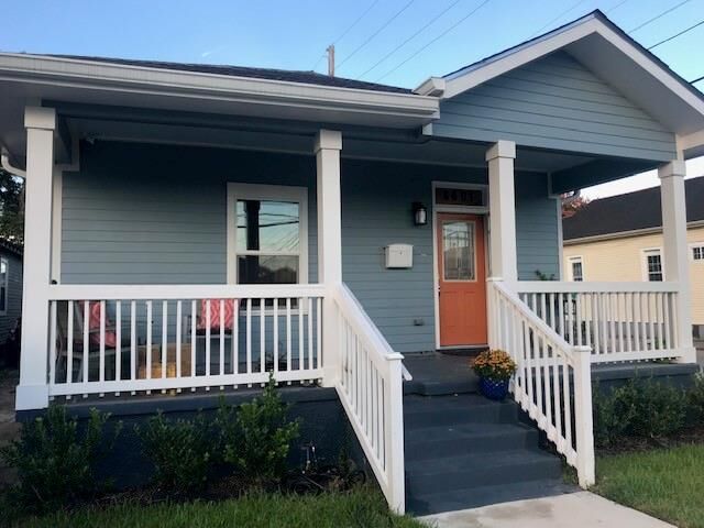 Property Photo:  8601 Apricot Street  LA 70118 