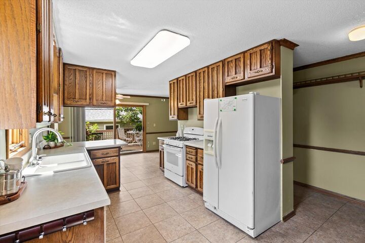 Property Photo: 1561 Chamber Street MN 55106