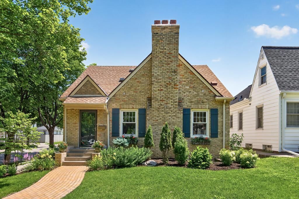 Property Photo:  5301 Park Avenue  MN 55417 