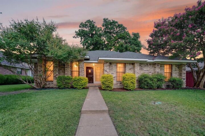 Property Photo: 806 Lake Meadows Circle TX 75087