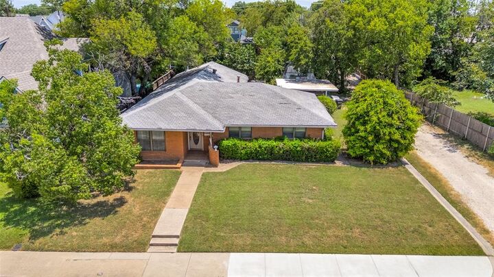Property Photo:  311 S Dooley Street  TX 76051 