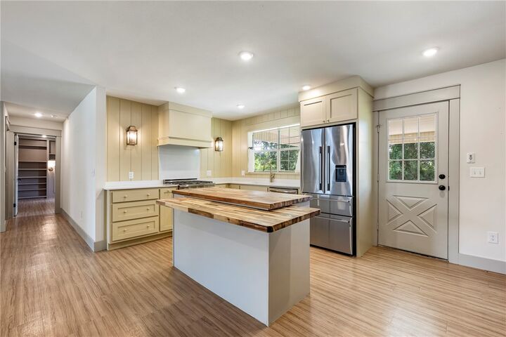 Property Photo:  1702 SW D Street  AR 72712 