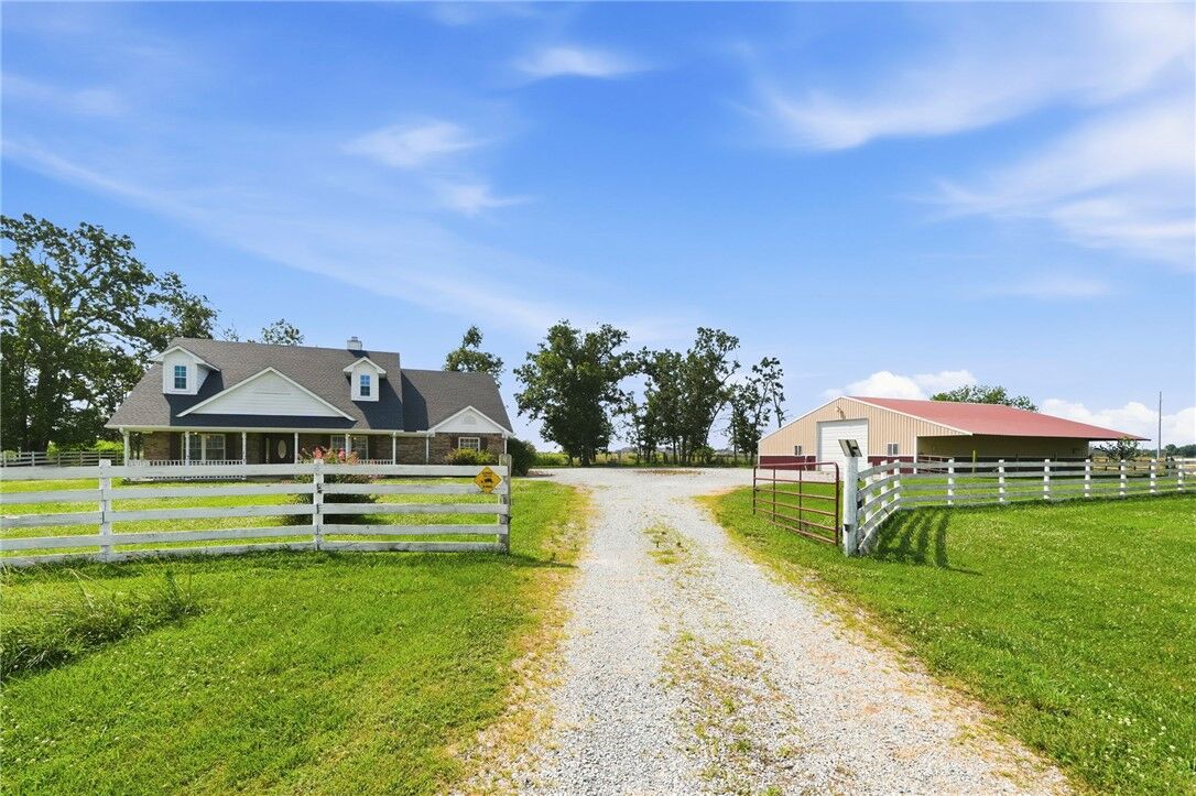 Property Photo: 13301 L C Hickman Road AR 72719