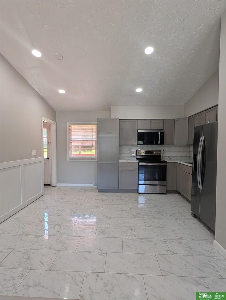 Property Photo: 7305 S 33rd Street NE 68147