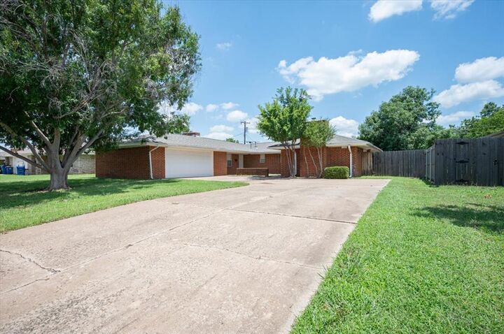 Property Photo: 1509 N Hartford Street 1509 &Amp 1511 OK 74075