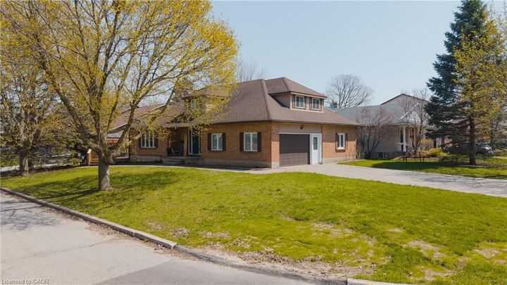 Property Photo:  