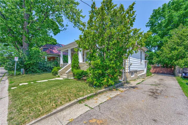 Property Photo: 11 Hamilton Avenue ON N3S 6Z4