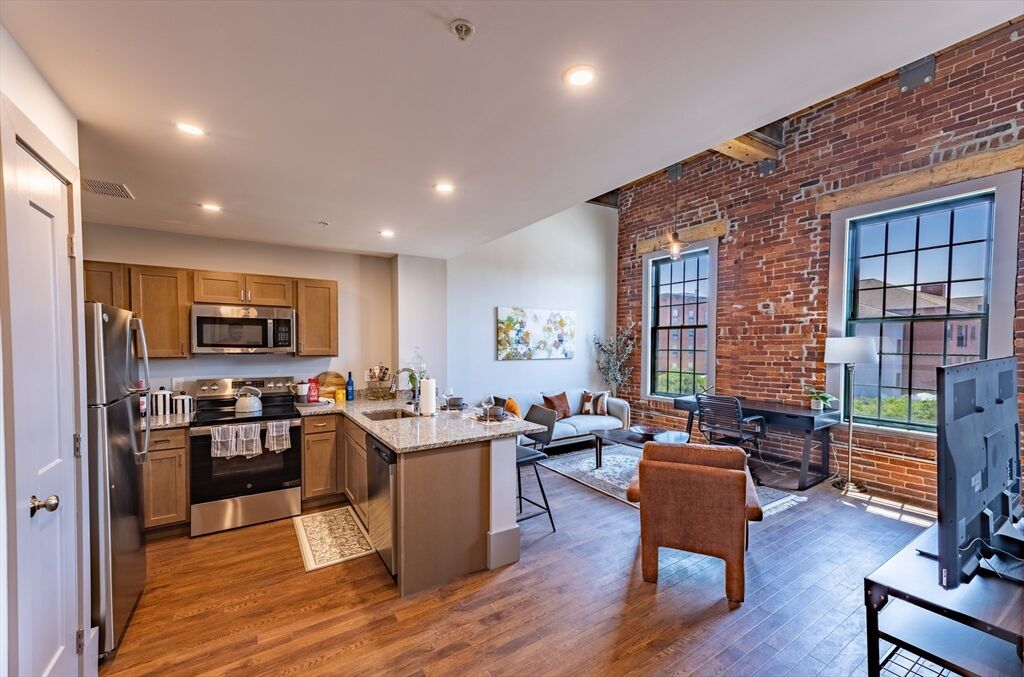Property Photo:  90 Grove St 307  MA 01605 