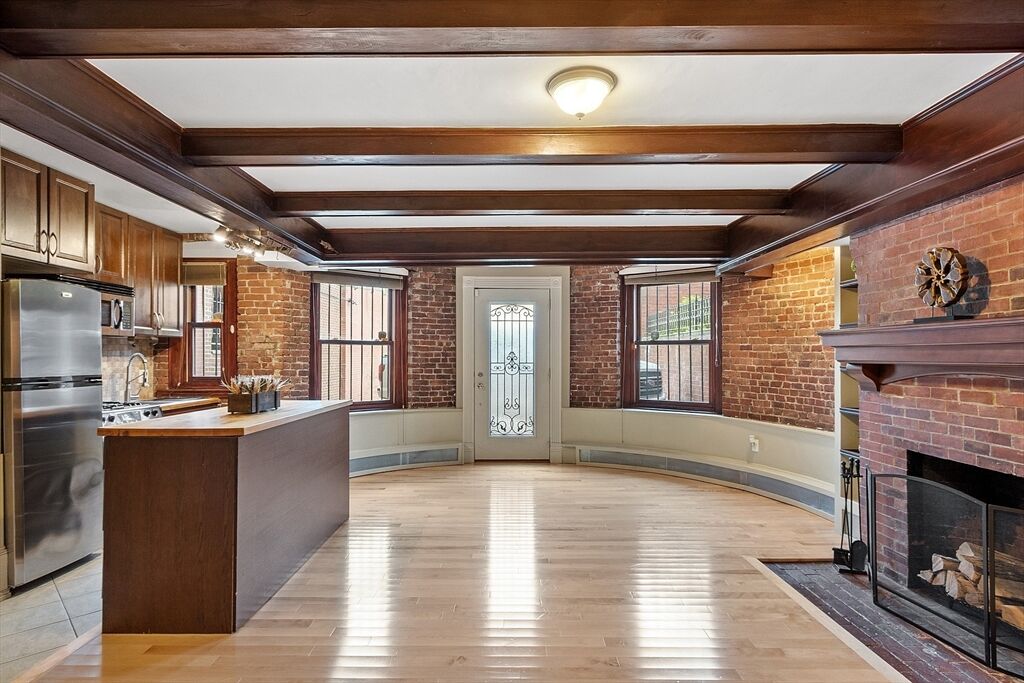 Property Photo: 346 Beacon St 1 MA 02116