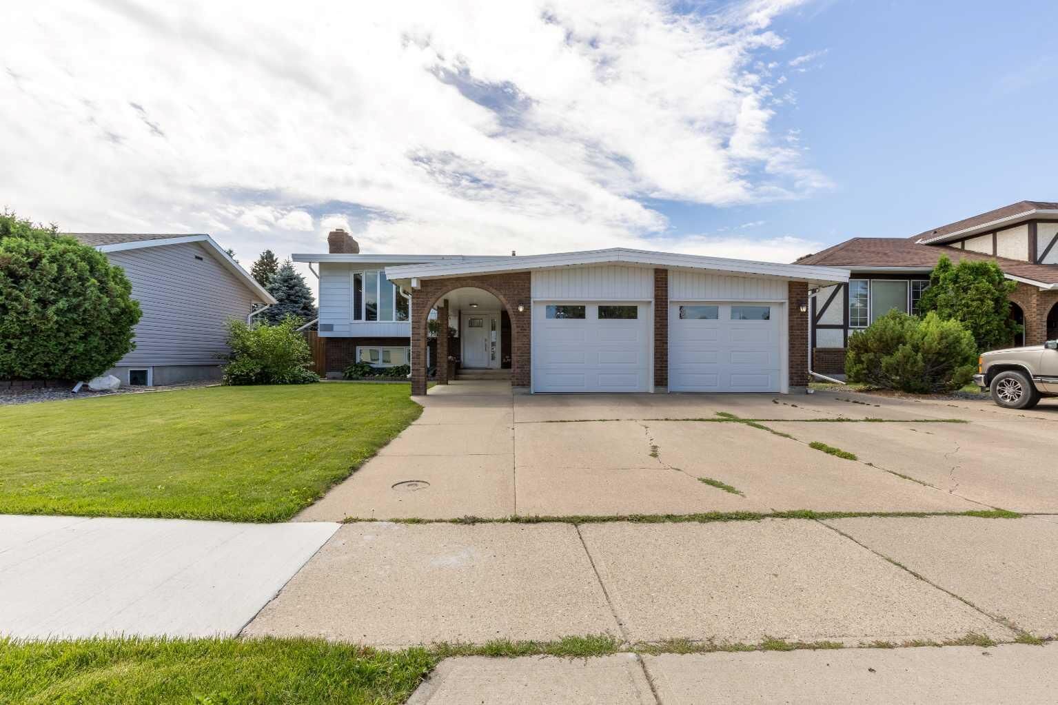 Property Photo:  3806 20 Avenue S  AB T1K 4J1 
