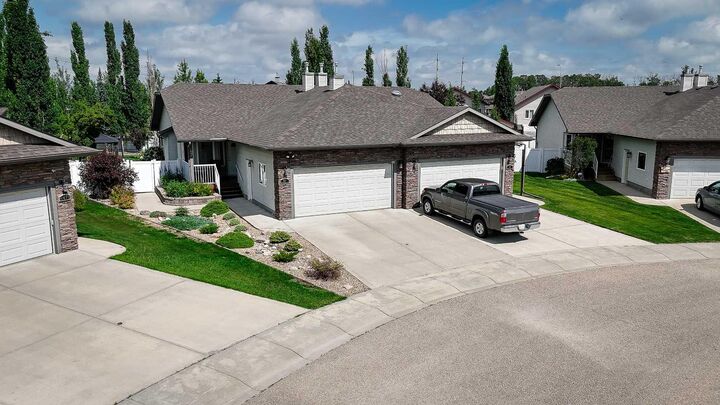 Property Photo:  47 Victor Close  AB T4R 0E5 