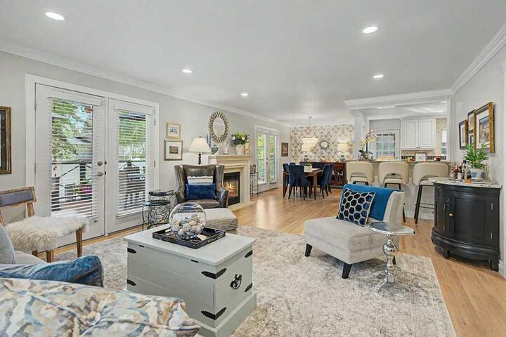 Property Photo:  76 Chinook Drive SW  AB T2V 2P9 