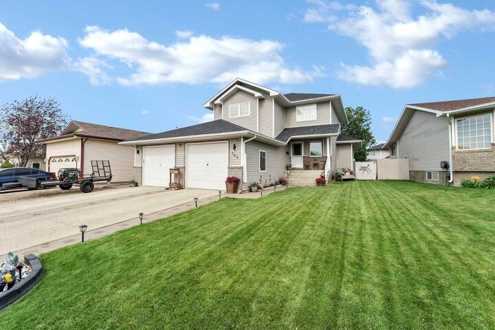 Property Photo: 369 Stratton Way SE AB T1B 4M9