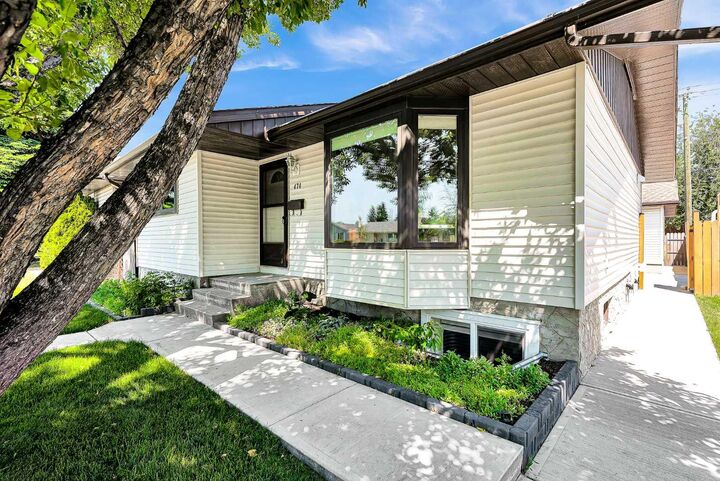 Property Photo:  474 78 Avenue NE  AB T2K 4Z9 