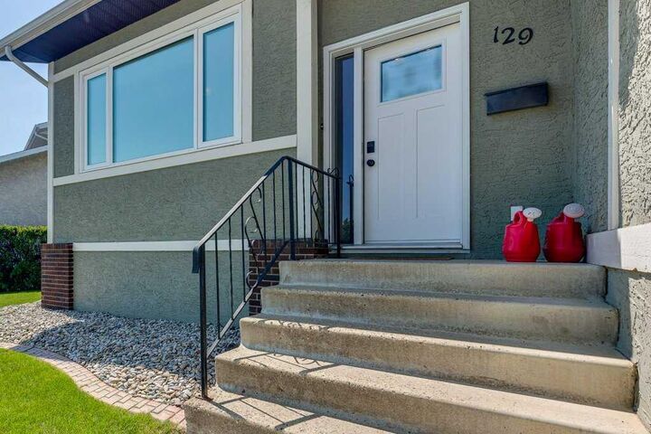 Photo de la propriété:  129 Duncan Crescent  AB T4R 1W3 