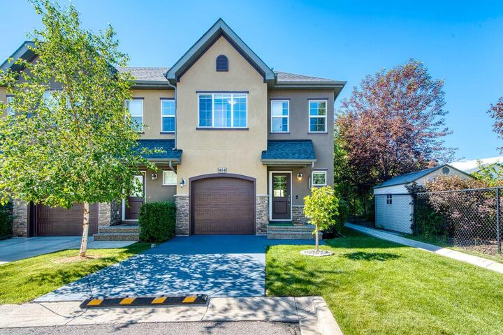 Property Photo: 464 Quarry Villas SE AB T2C 5K1