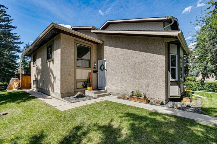 Property Photo: 189 Deerfield Terrace SE AB T2J 6V2