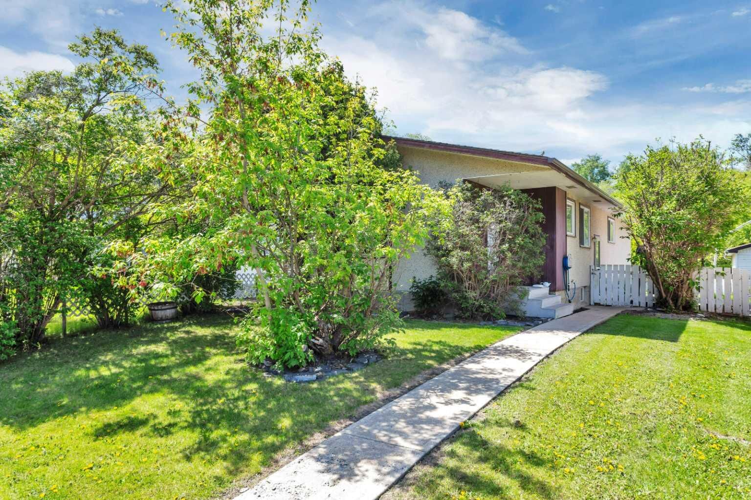 Property Photo: 5912 61 Avenue AB T4N 4W8