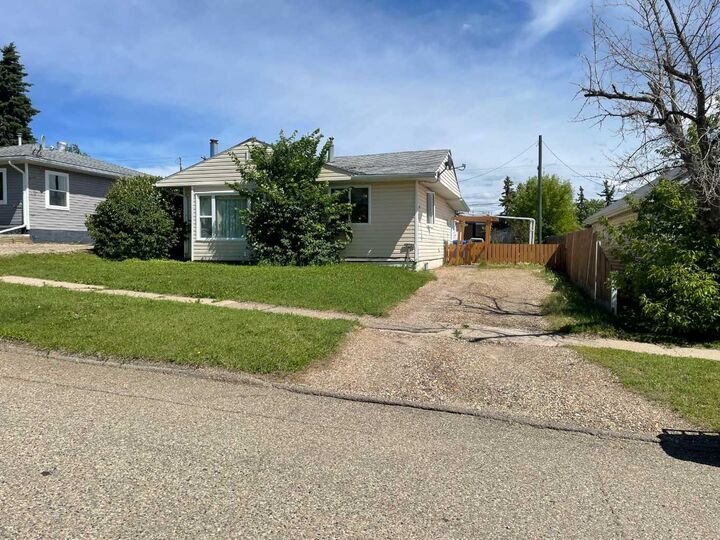 10705 111 Street — photo 1