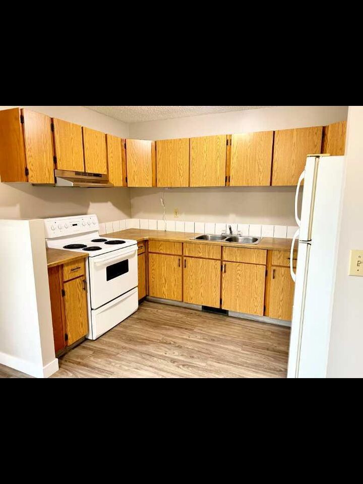 Property Photo: 53 Street 6117 AB T4H 1L2
