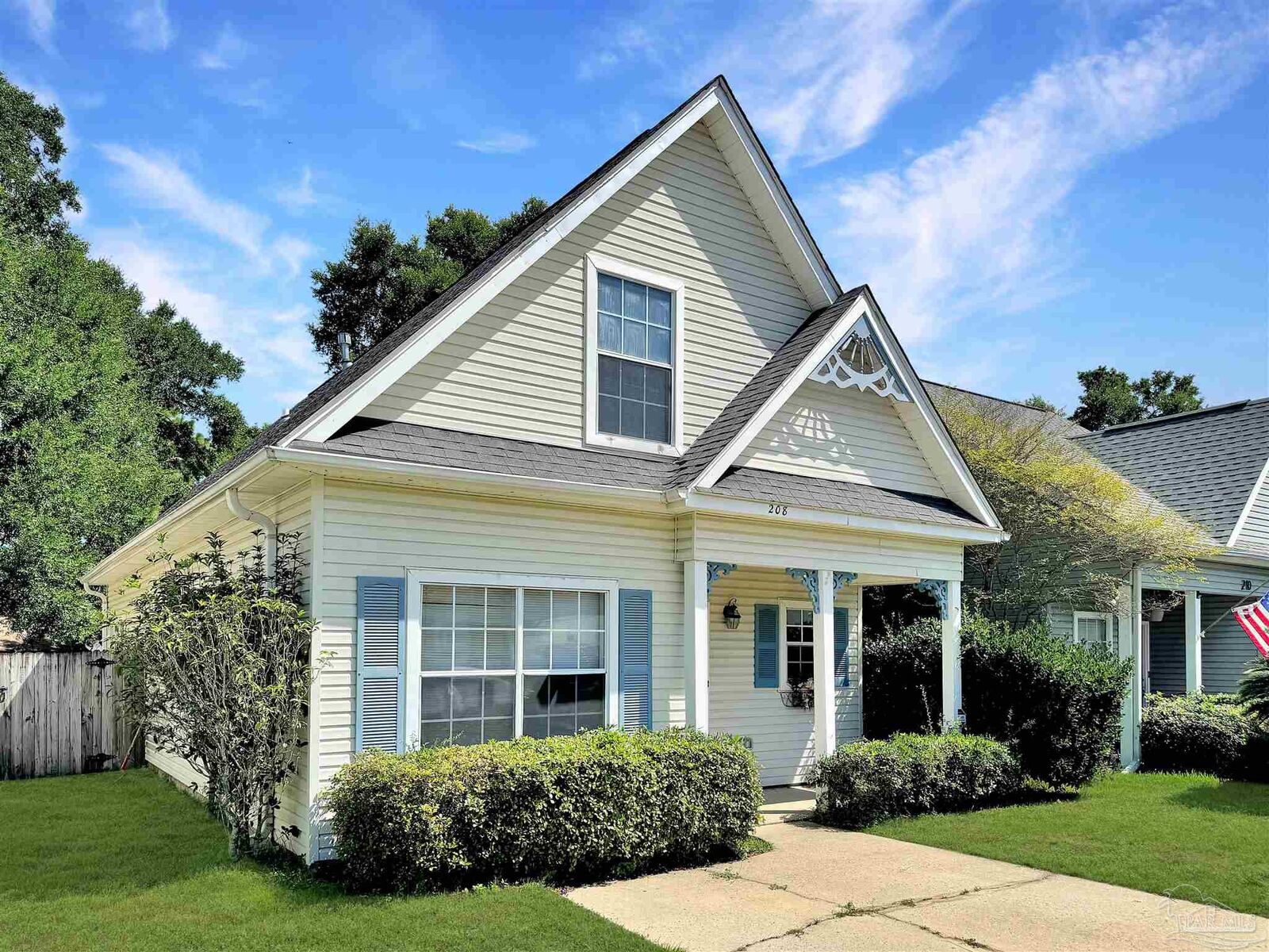 Property Photo: 208 Wildflower Ln FL 32514
