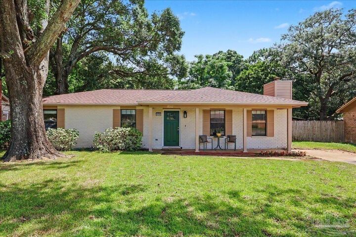 Property Photo: 6494 Bellview Pines Dr FL 32526