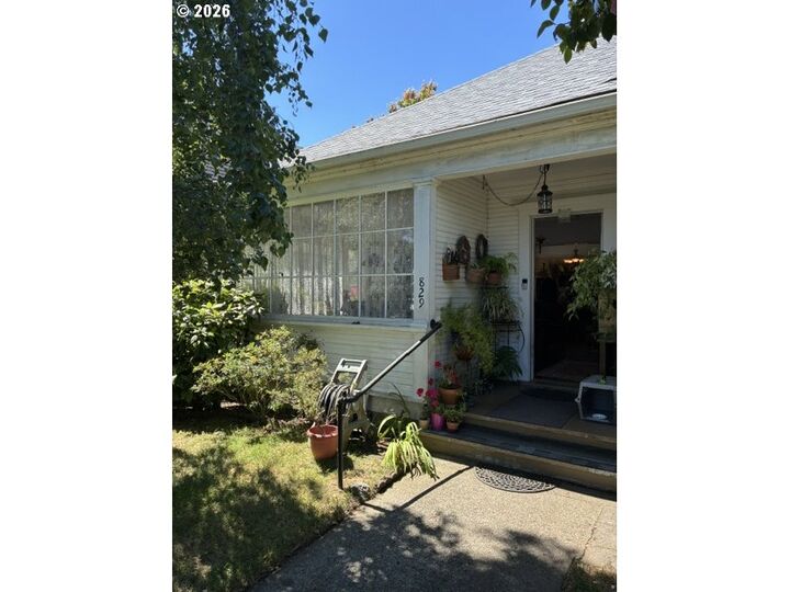 Property Photo:  829 Florida St  OR 97459 