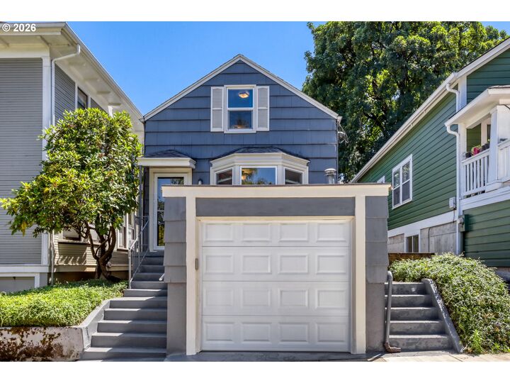 Property Photo:  116 S Gibbs St  OR 97239 
