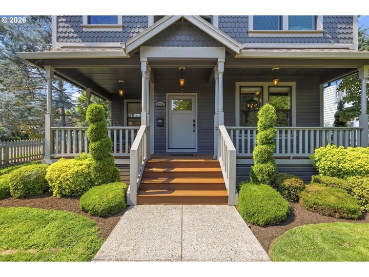 Property Photo:  1716 4th Ave  OR 97068 