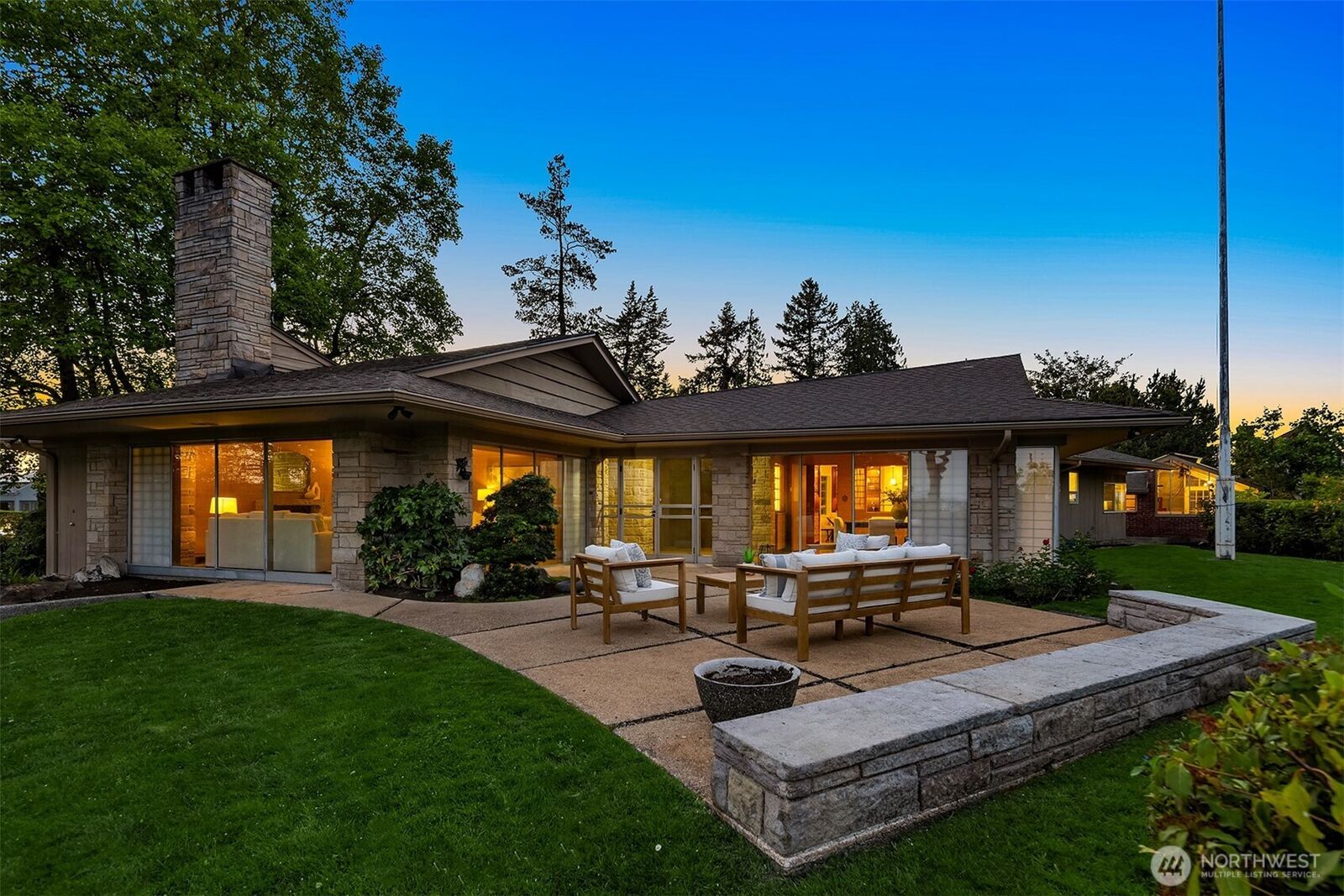 Property Photo:  3704  48th Avenue NE  WA 98105 