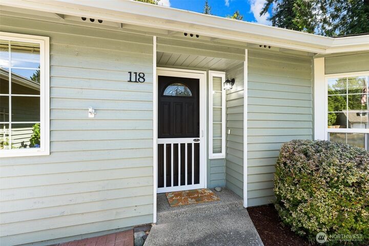 Property Photo:  118 N 38th Place  WA 98273 