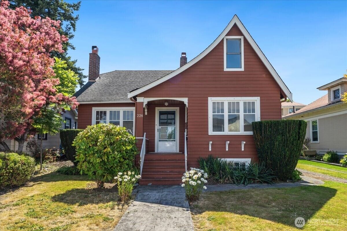 Property Photo: 228 4th Avenue N WA 98020