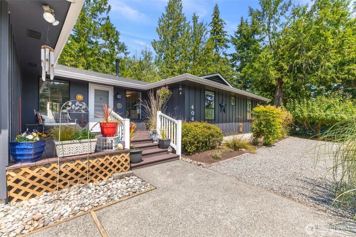 Property Photo:  404  Nooksack Place  WA 98257 