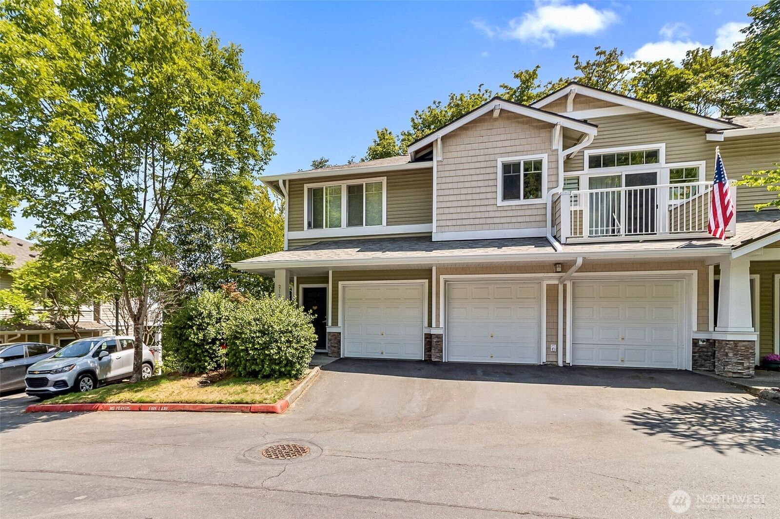 Property Photo:  21250  40th Way S B  WA 98198 