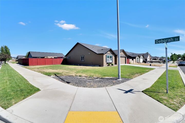 Property Photo:  801 S Wilder Street  WA 98837 