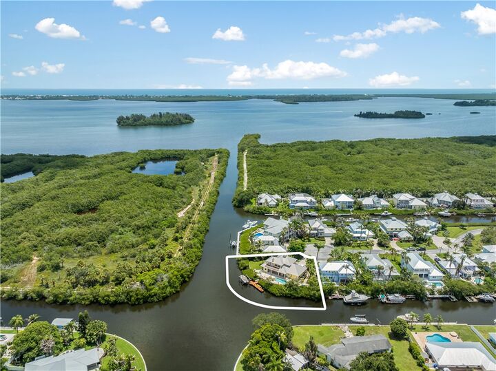 Property Photo:  2165 6th Court SE  FL 32962 