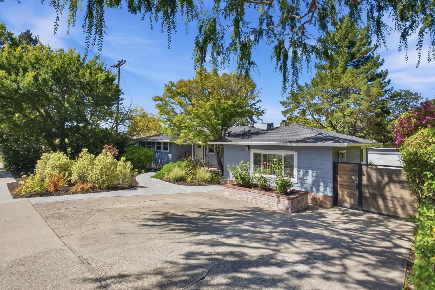 Property Photo: 1581 Fernside Street CA 94061