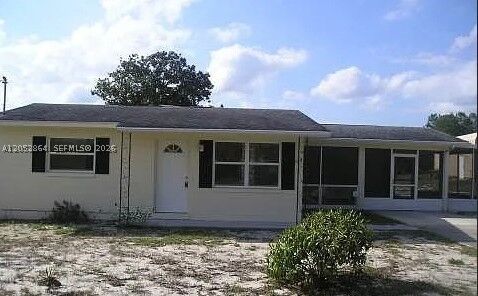 Property Photo: 124 Hallmark Ave FL 33852