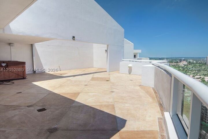 Property Photo:  19400 Turnberry Way Ph221  FL 33180 