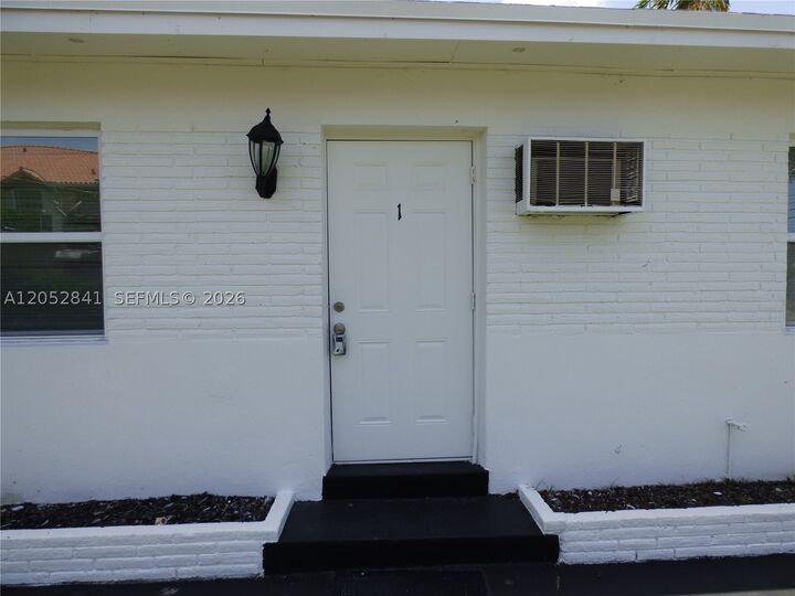 Property Photo: 2322 Johnson St 1 FL 33020