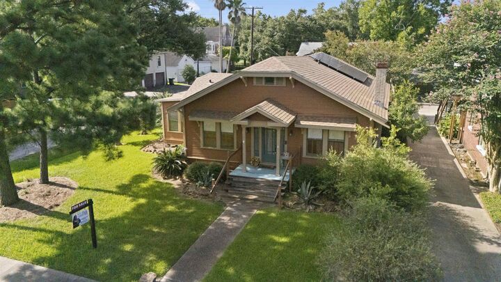Property Photo:  2403 South St  TX 77702-2308 