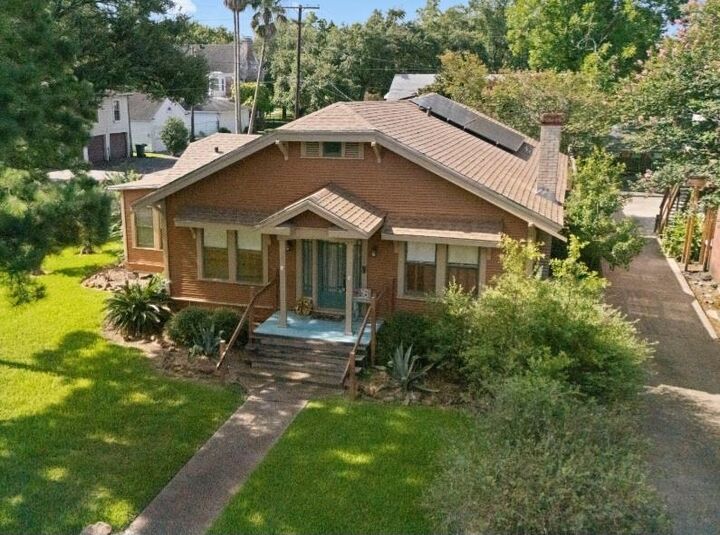 Property Photo:  2403 South St  TX 77702-2308 
