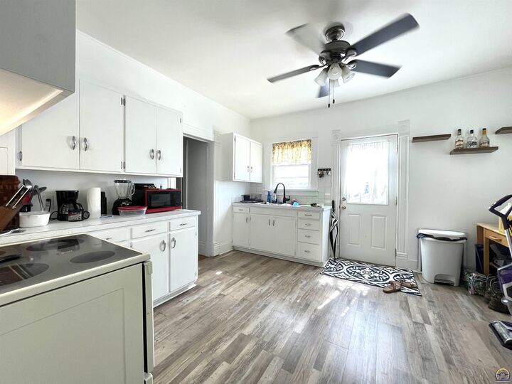 Property Photo:  609 Frazier St  KS 66088 